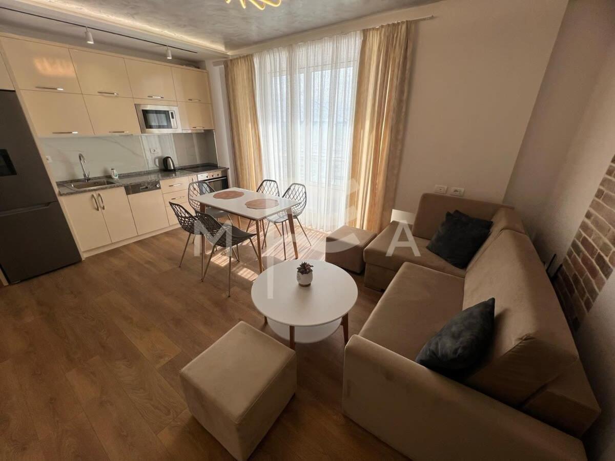 Yacht Club 573 Durrës